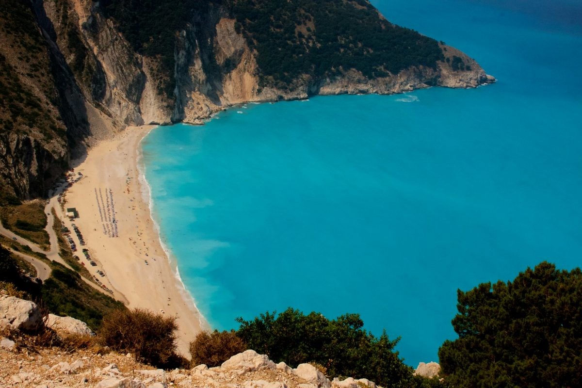 Jedným z najfotografovanejších miest na Kefalonii je pláž Myrtos.