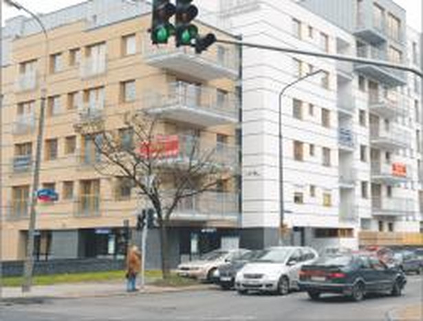 W niektórych nowych blokach aż roi się od ogłoszeń sprzedaży mieszkań Fot. Artur Chmielewski