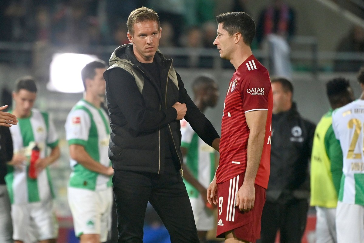 Julian Nagelsmann (L) i Robert Lewandowski (P)