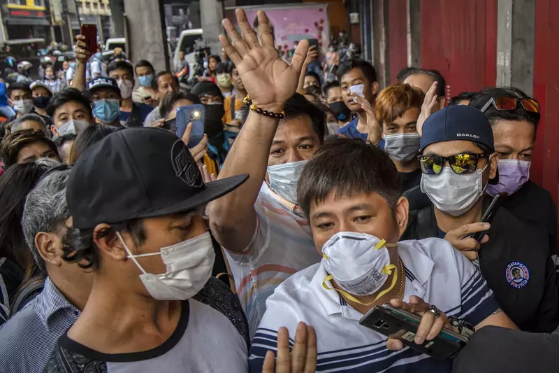 Filipiński rząd został skrytykowany za zbyt wolne wprowadzenie ograniczeń w podróży mających zapobiec rozprzestrzenianiu się wirusa