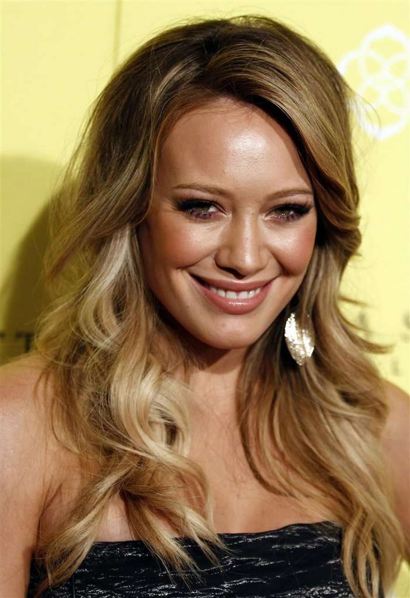 Hilary duff pokazała brzuch