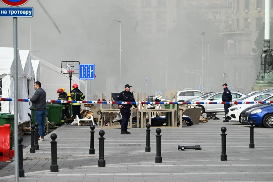 Požar ispred skupštine