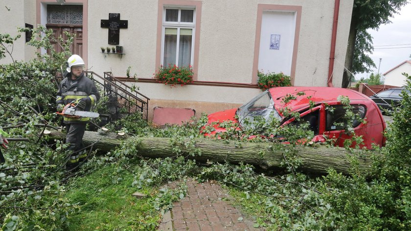 Lipa zniszczyła seicento księdza