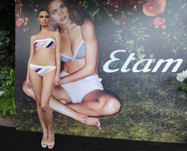Dziewczyny są gorrrące - pokaz bielizny i strojów kąpielowych marki Etam z kolekcji lato 2011