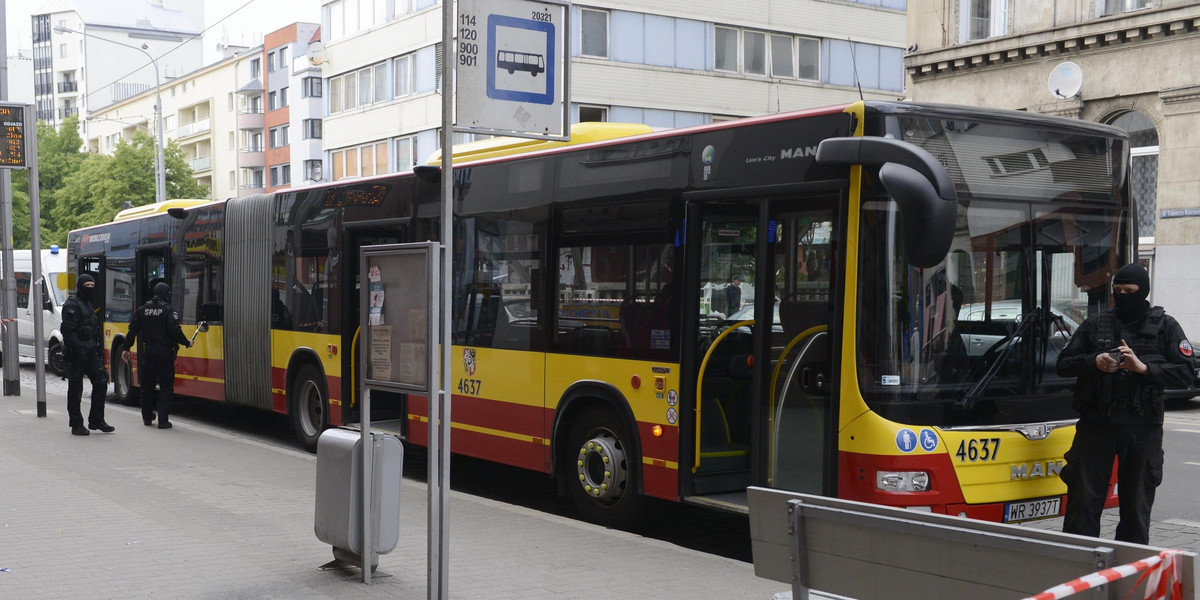 Autobus linii 145 we Wrocławiu, w którym zamachowiec podłożył bombę