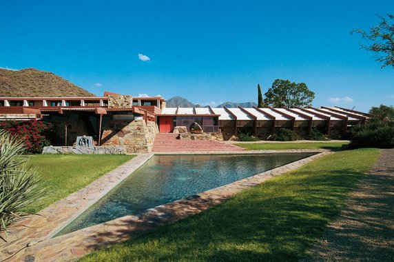 Taliesin West - dom-studio Wrighta, powstałe pod koniec lat 30. Budynek, który możemy podziwiać dzisiaj, powstał na zgliszczach - wcześniejsze wersje zostały doszczętnie zniszczone w dwóch pożarach