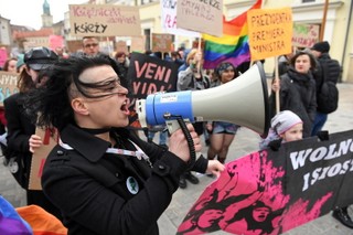Manify w obronie praw kobiet w czterech miastach: Gdyni, Katowicach, Łodzi i Wrocławiu