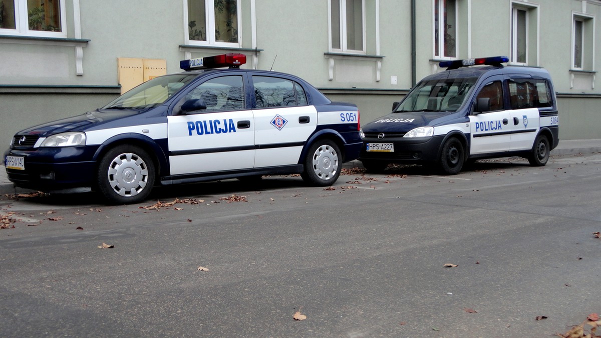 Policjanci poszukują rodziny z Będzina (Śląskie), która może mieć związek ze znalezionym ponad dwa lata temu w Cieszynie 2-letnim chłopcem o nieznanej tożsamości - poinformowała bielska Prokuratura Okręgowa, która zajmuje się sprawą śmierci dziecka.