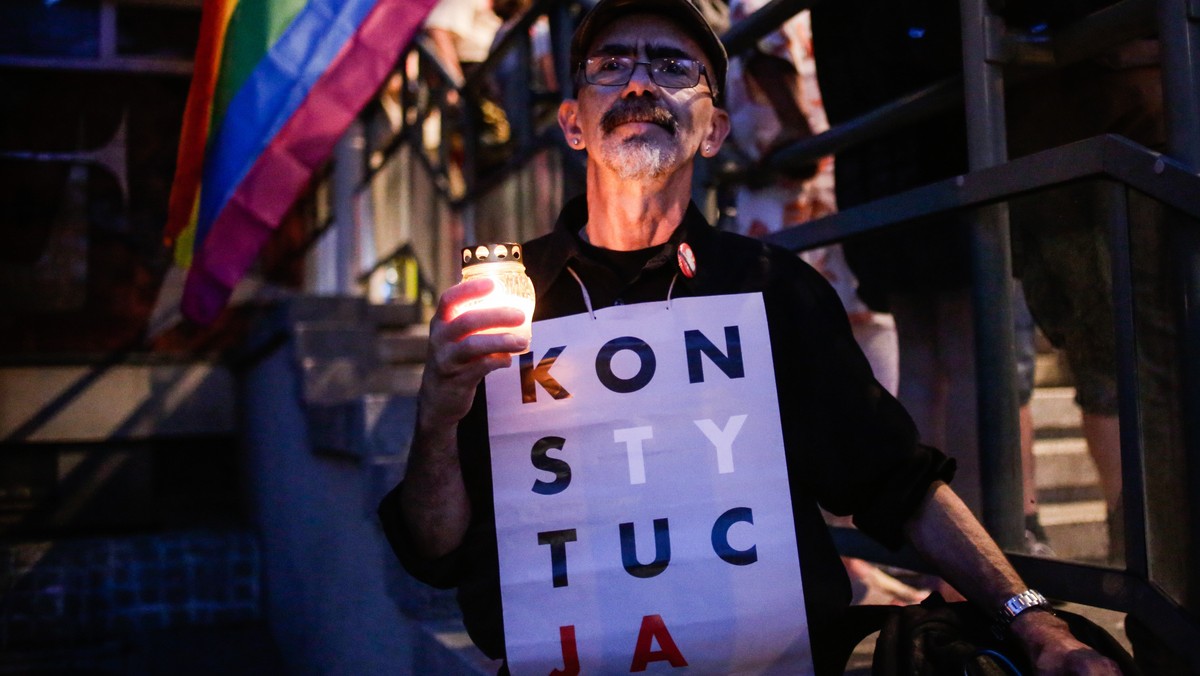 27.07.2018 Kraków, Sąd Okręgowy. Manifestacja przeciw zmianom w sadownictwie. Fot. / Agencja Wyborcza