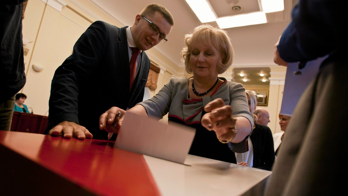 Zbigniew Sobociński (PO) został wybrany dzisiaj na przewodniczącego bydgoskiej rady miasta podczas drugiej sesji w nowej kadencji. Rada wybrała też trzech wiceprzewodniczących: Kazimierza Drozda (SLD), Jana Szopińskiego (SLD) i Lecha Zagłobę-Zyglera (PO).