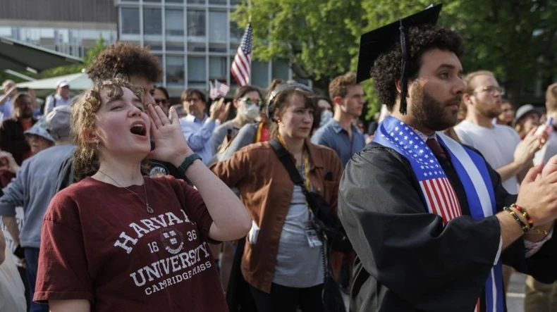 Američki studenti su na Univerzitetu Harvard održali skup podrške njihovim kolegama iz inostranstva | Foto: Reuters