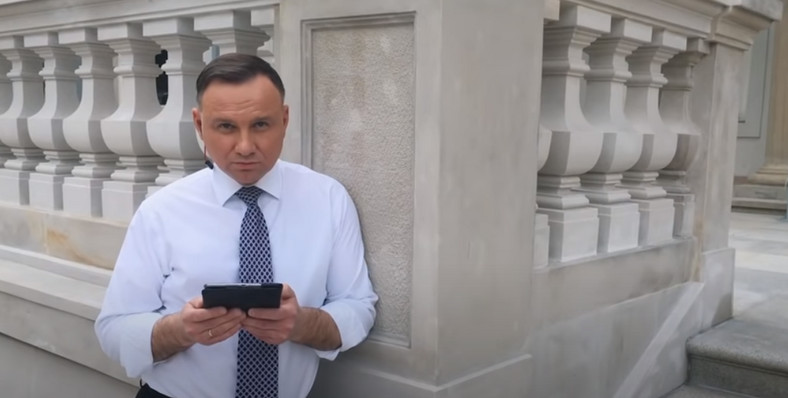 Andrzej Duda rapuje