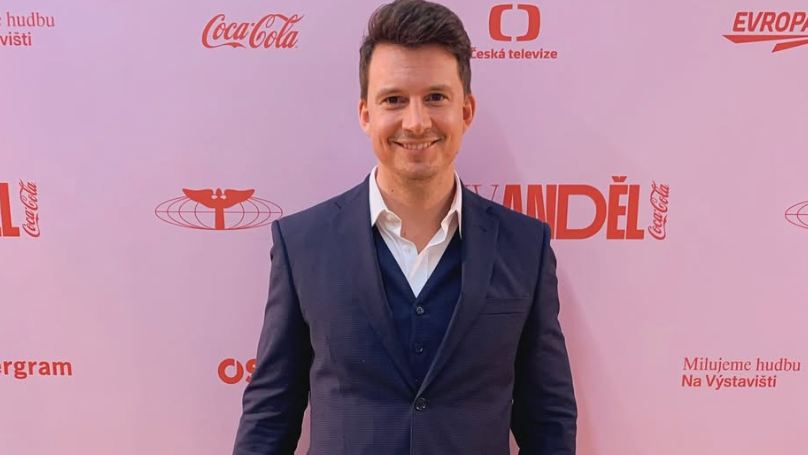 Moderátor a reportér Karel Kašák.