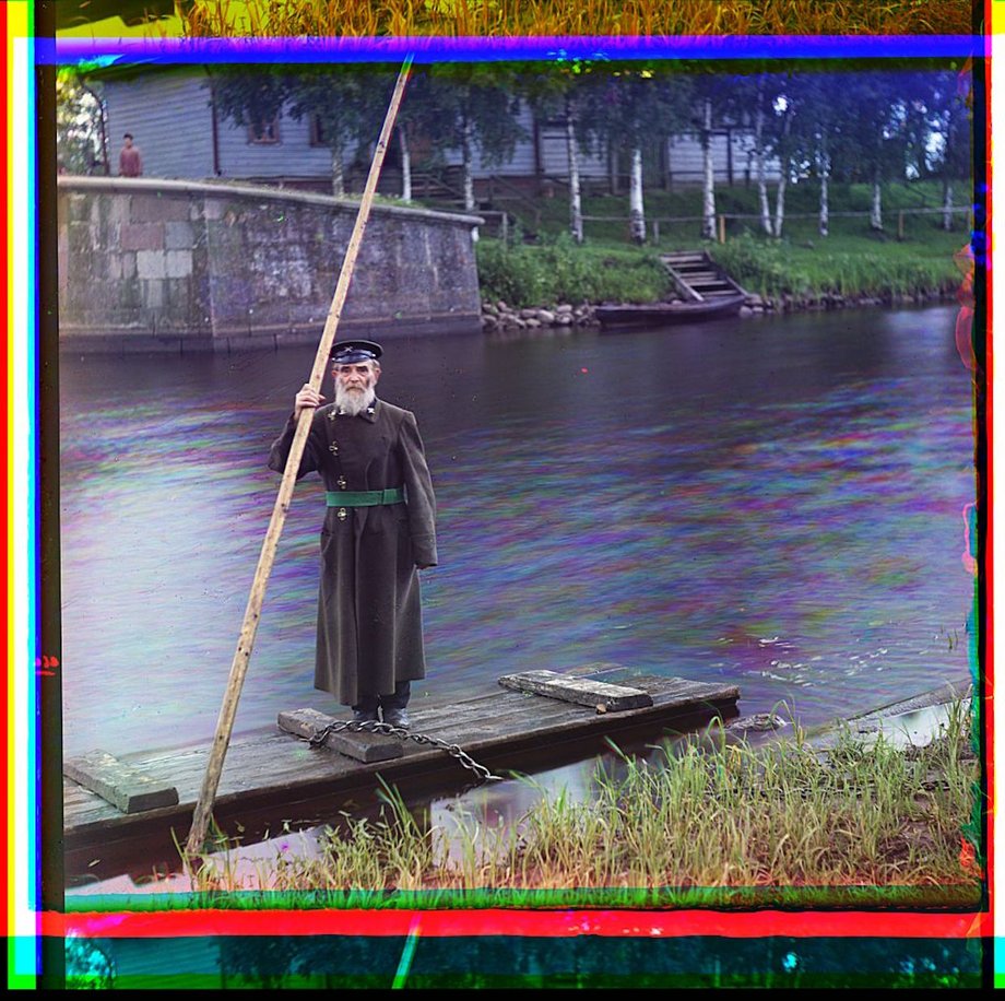 Pinkhus Karlinskii, the eighty-four years supervisor of Chernigov floodgate, poses for a photo.