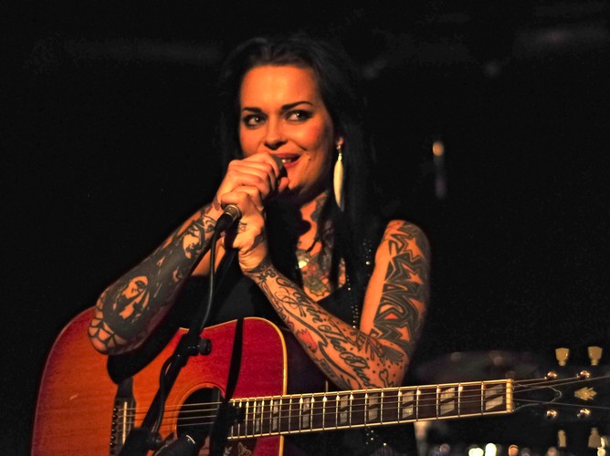 Alannah Myles – Black Velvet