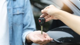 tak sprzedawca auta oszukał klienta. fałszywe numery vin to jedna z me