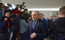 Schetyna: Zatrzymanie Andrzeja J. ma pokazać, że nieprawidłowości wokół KNF dotyczą też innych