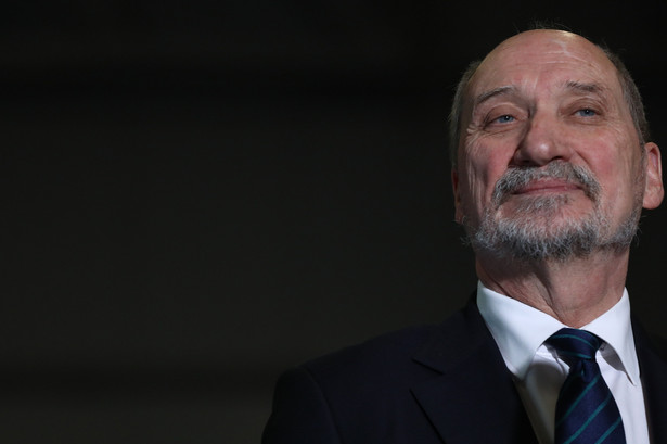 Macierewicz o rozmowach ws. Homara: Trudne. MON bierze pod uwagę alternatywne rozwiązania