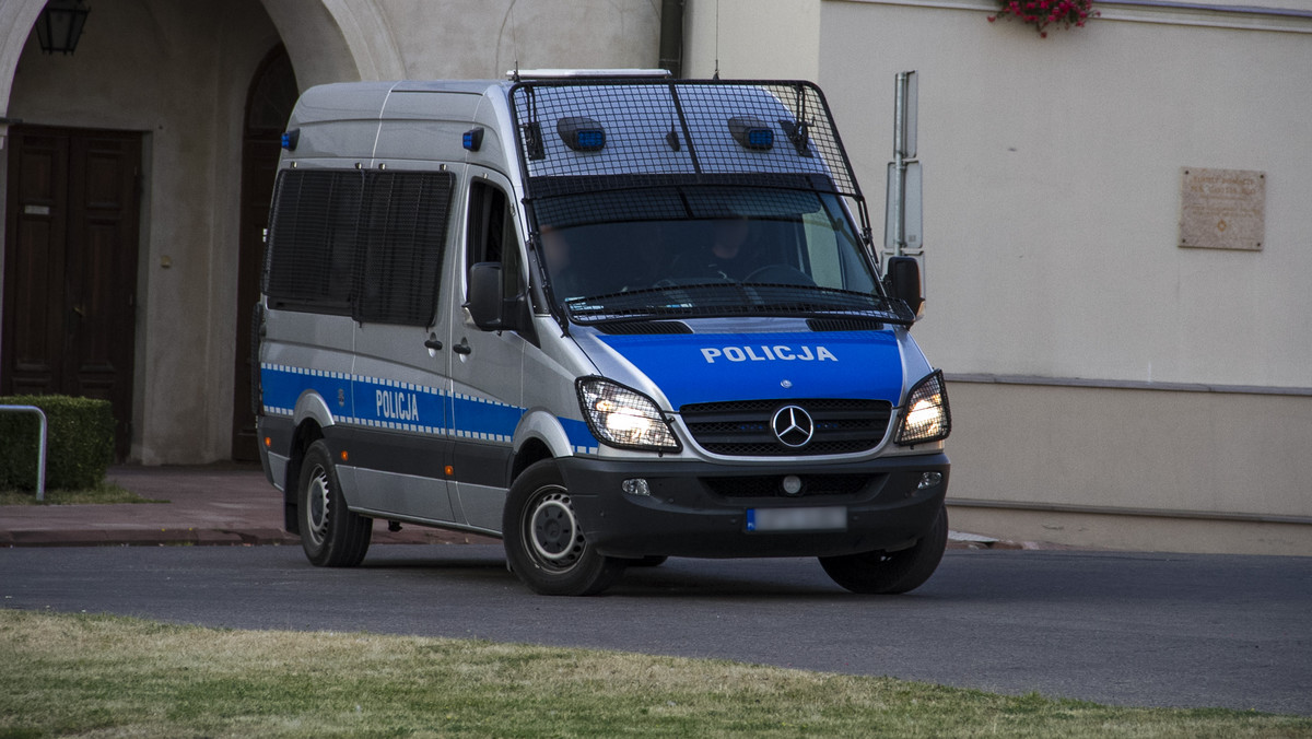 Od kwietnia do lipca policjanci zatrzymali już ponad 5,6 tys. praw jazdy za "rażące łamanie przepisów ruchu drogowego"; tylko w lipcu -1462. Według Komendy Głównej Policji przynosi to efekty; na polskich drogach jest bezpieczniej niż w pierwszym kwartale tego roku.