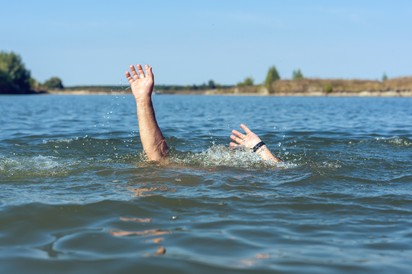 Agyevő amőba okozta a halálát egy férfinak strandolás után