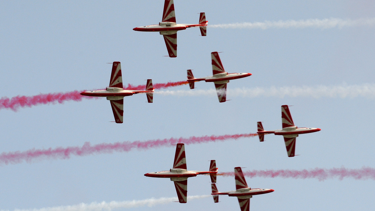 RADOM POKAZY LOTNICZE AIR SHOW (pokaz zespołu akrobacyjnego Biało-Czerwone Iskry)