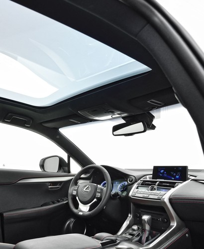 Lexus NX jest pierwszym modelem marki w segmencie kompaktowych SUV-ów