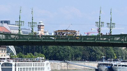 Forognak a kamerák Budapesten: változik a villamosközlekedés a Szabadság hídnál