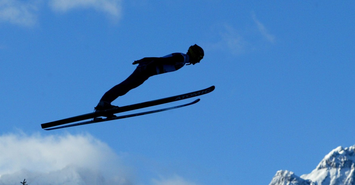 Na Skoczka Narciarskiego Tuż Przed Wybiciem Z Progu Skoczni Działa SLD w wyborach stawia na... skoczka narciarskiego - Dziennik.pl