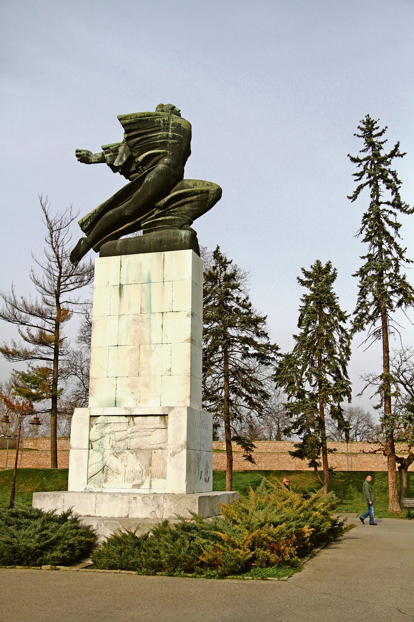 Spomenik glorifikuje nacionalni duh Francuske: dinamizam, vođstvo, hrabrost, veru