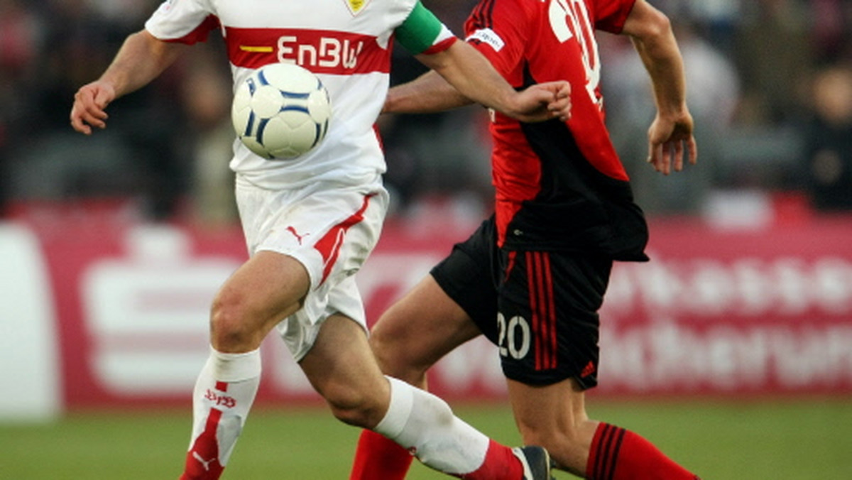 Franciszek Smuda jest zainteresowany wzmocnieniem kadry narodowej Lukasem Sinkiewiczem, obrońcą Bayeru Leverkusen - informuje "Super Express". To kolejny, po Sebastianie Boenischu, piłkarz z polskimi korzeniami występujący w Bundeslidze i cieszący się zainteresowaniem polskiego szkoleniowca.