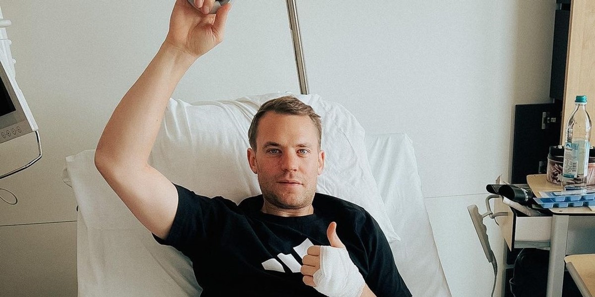 Manuel Neuer złamał nogę na nartach.