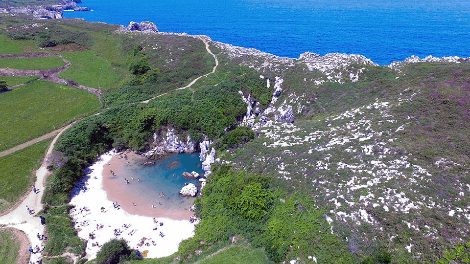 Najmenšia pláž na svete s názvom Playa de Gulpiyuri