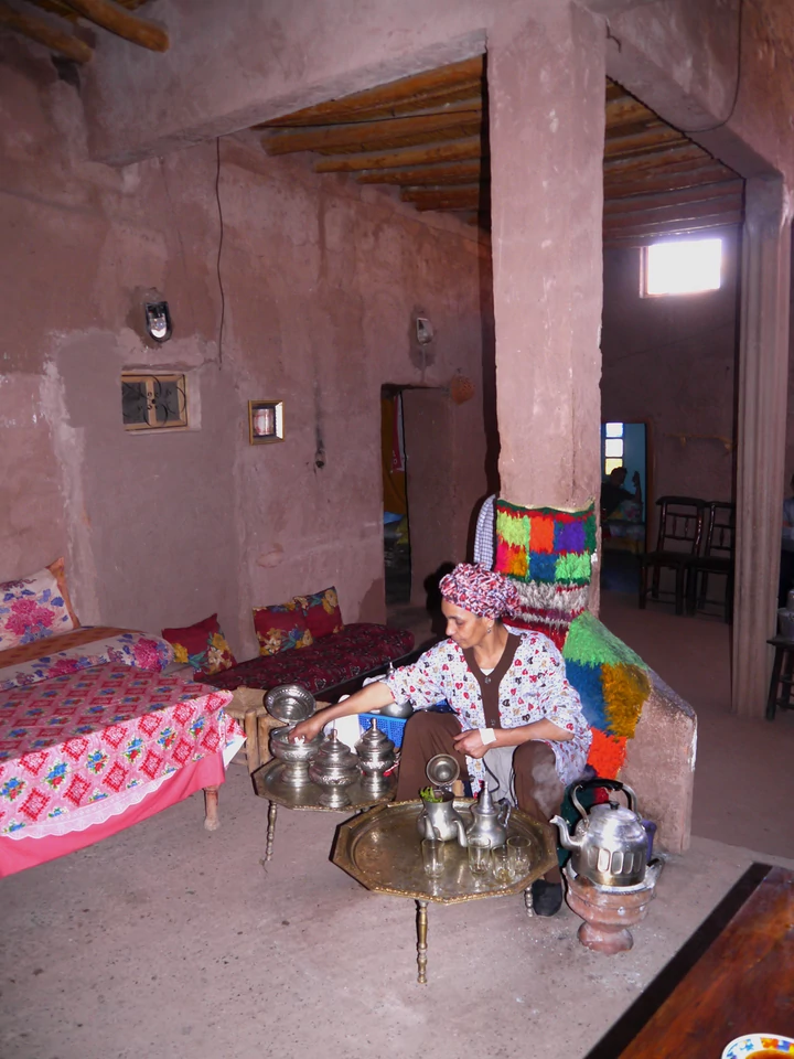 Parzenie tradycyjnej marokańskiej herbaty