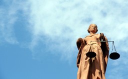 Zniesienie zakazu reklamy adwokatów na ostatniej prostej