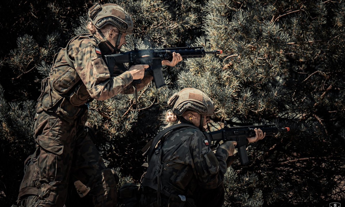 Polacy masowo zgłaszają się na szkolenia wojskowe. "Zrobiłabym wszystko"