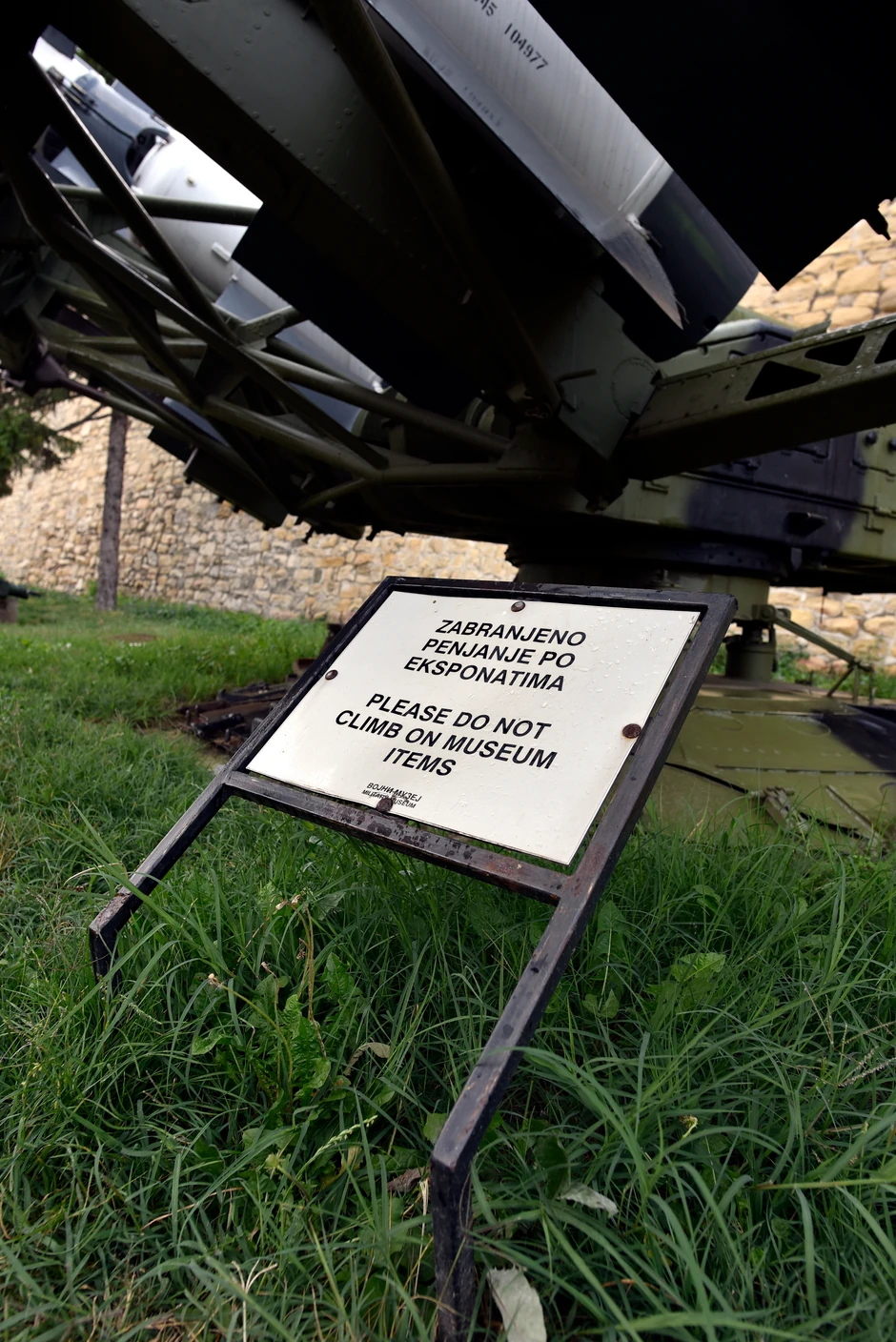 Zabrana penjanja po eksponatima