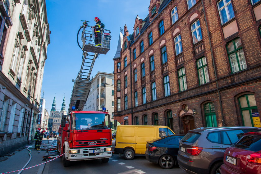 Palił się dach budynku