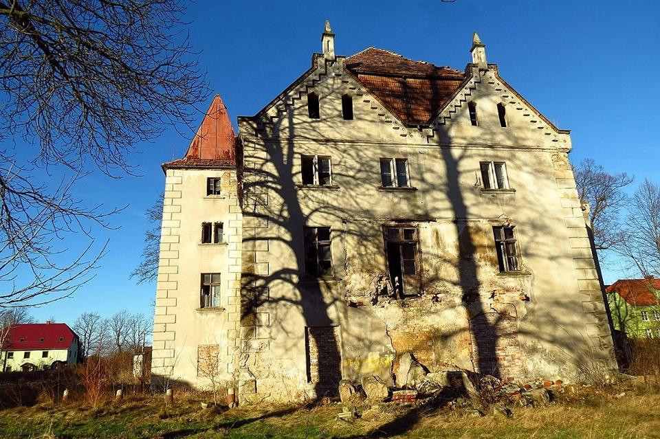 Żarki Średnie koło Zgorzelca - zrujnowany pałac i folwark