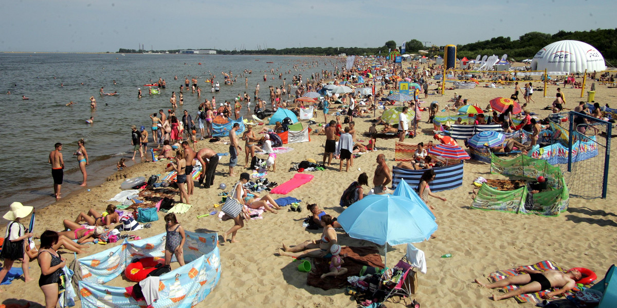 Koniec z parkowaniem na dziko przy gdańskich plażach, straż miejska będzie karać