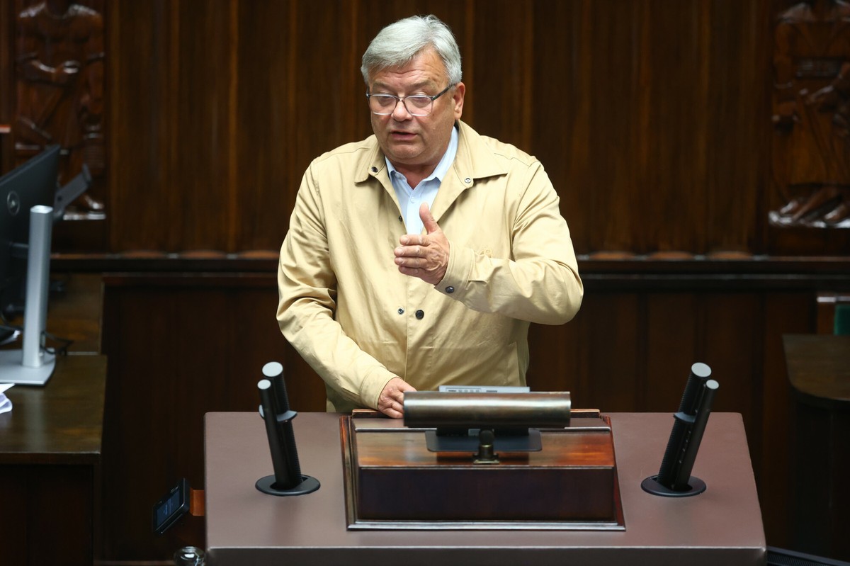 Nieruchomości za ponad 60 mln zł i pięć luksusowych samochodów. Co skrywa majątek Artura Łąckiego?