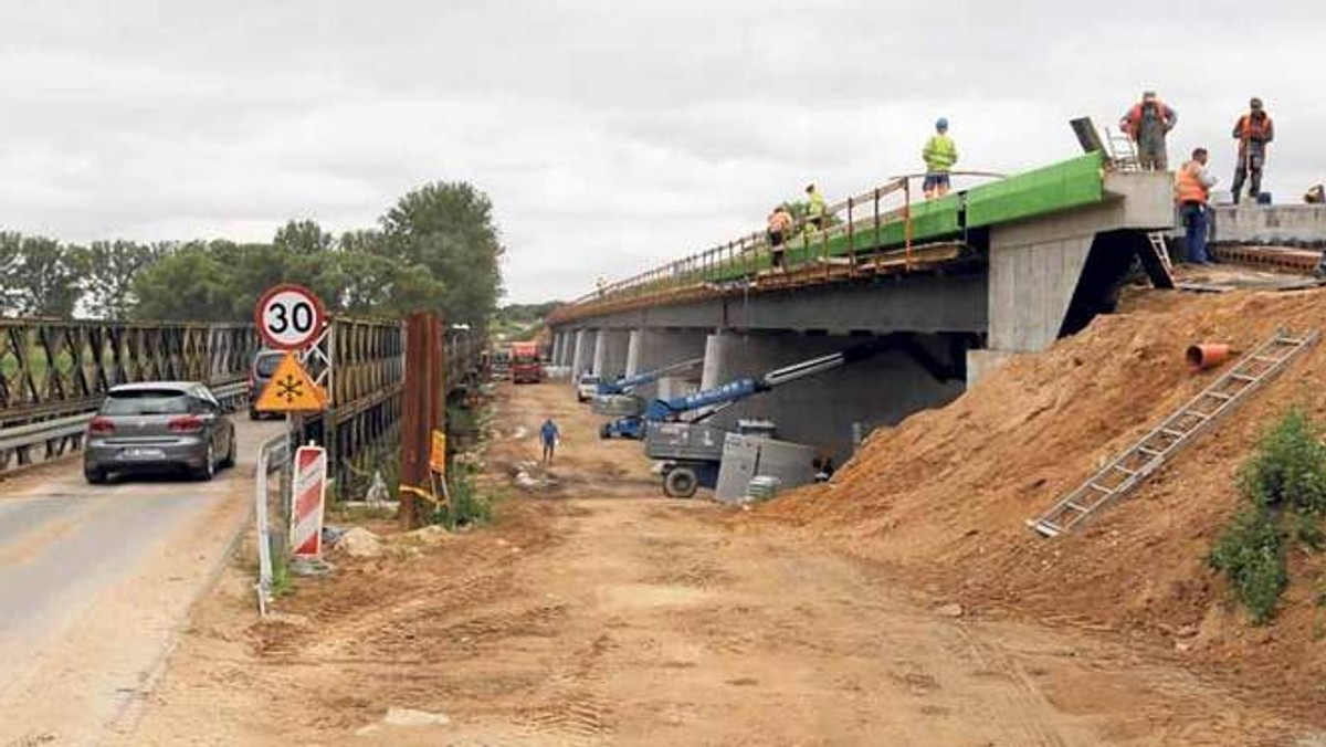 Na kilkudziesięciu odcinkach podlaskich dróg spotkamy drogowców. W sierpniu ma rozpocząć się remont na ósemce: Mężenin–Wiśniewo oraz Katrynka–Przewalanka.