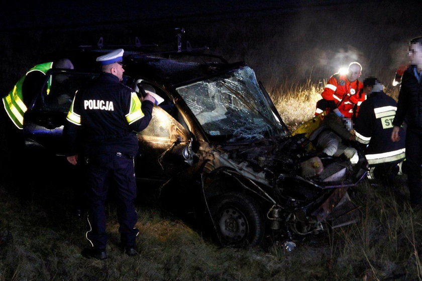 Poważny wypadek w Opolu. Po pijaku staranował dwa auta