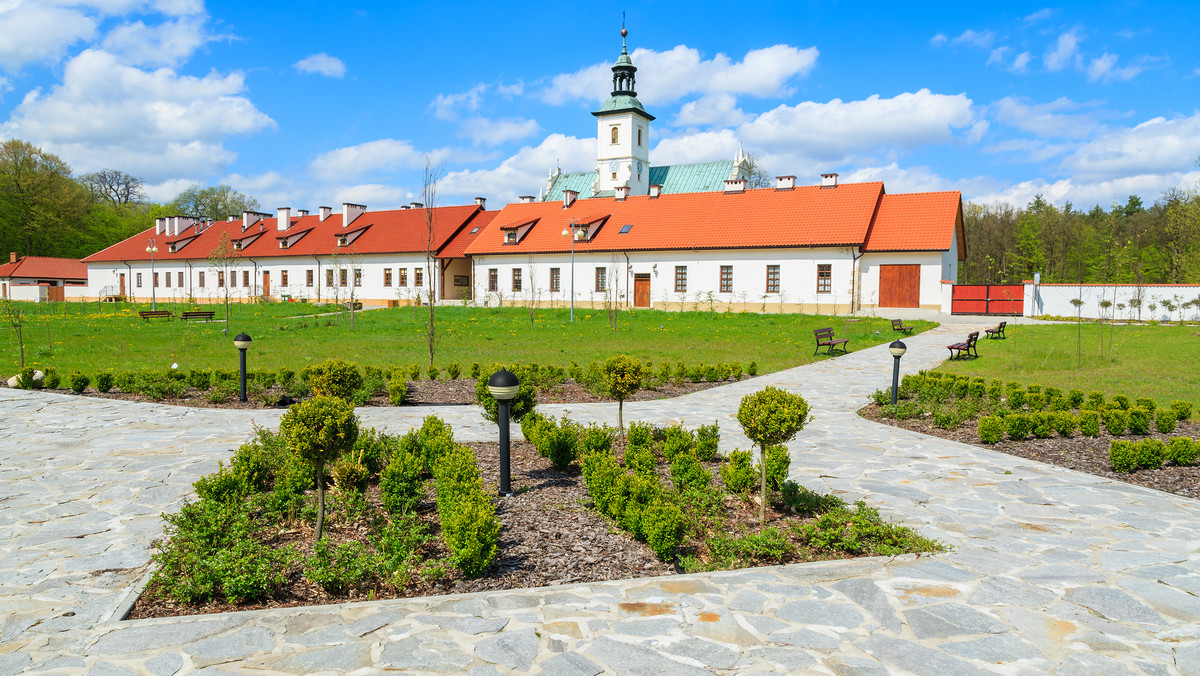 Główne uroczystości jubileuszowe 400-lecia Pustelni Złotego Lasu w Rytwianach (Świętokrzyskie), odbędą się dziś w rytwiańskim klasztorze pokamedulskim. Mszy świętej dziękczynnej ma przewodniczyć prefekt watykańskiej Kongregacji Nauki Wiary kard. Gerhard Mueller.