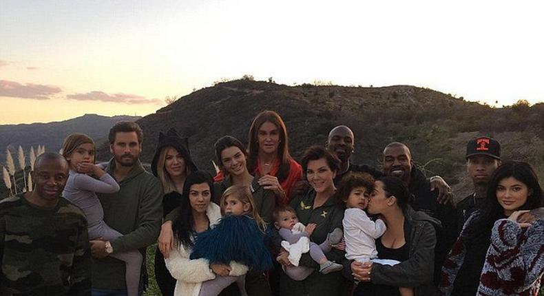 Kardashian-Jenner clan unite for Thanksgiving 