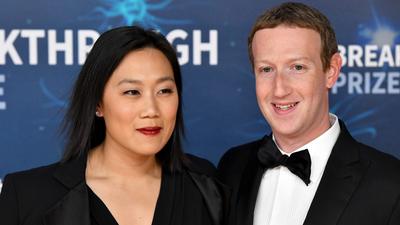 Priscilla Chan and Mark Zuckerberg attend the 2020 Breakthrough Prize ceremony.