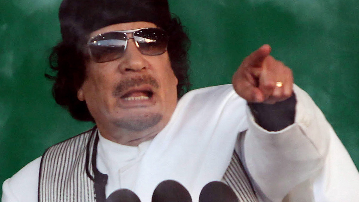 Turcja zaoferowała libijskiemu dyktatorowi Muammarowi Kaddafiemu "gwarancje" w zamian za opuszczenie Libii. Jak dotąd nie otrzymała odpowiedzi - poinformował premier Recep Tayyip Erdogan w wywiadzie dla stacji NTV.