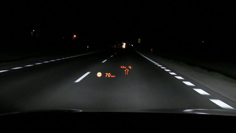 Wyświetlacz HUD (HeadUp Display) w samochodzie co to