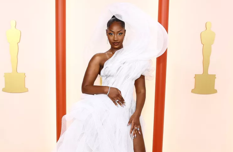 Traje do Oscar de Tems [Getty/ARTURO HOLMES]