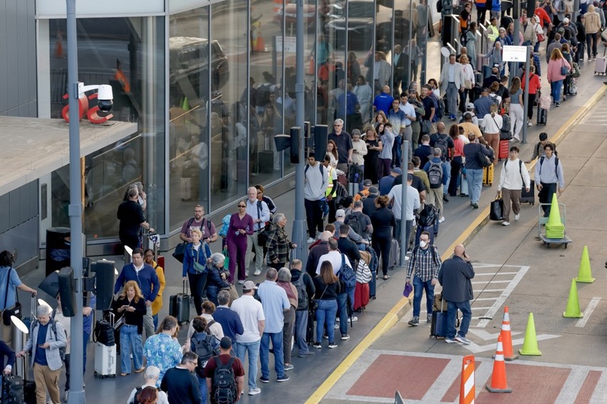 Gužve i redovi na aerodromu Hartsfild-Džekson u Atlanti 23. marta nakon raspoređivanja agenata ICE-a