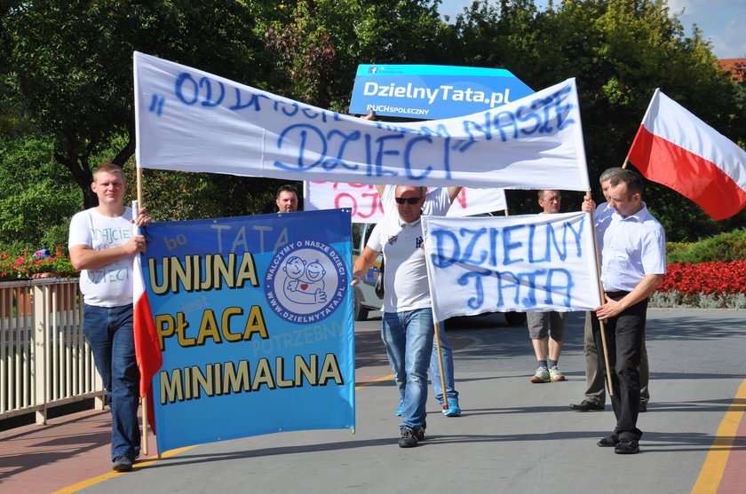 Protest ojców w Pile przeciw utrudnionym kontaktom z dziećmi